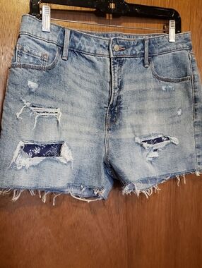 Old Navy Light Blue Distressed Denim Shorts with Bandana Print Peek A Boo Pocket
